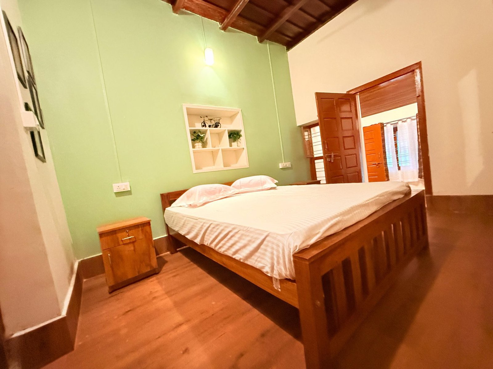 Room 1 – Deluxe Family Suite with Kitchen